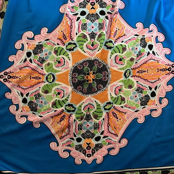 Beach cover up - Picture 4 of 4